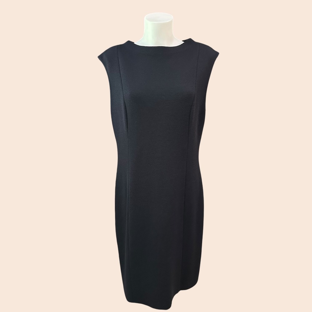 St. John Black Knit Sleeveless Sheath Shift Dress Sz 12 Structured Seaming